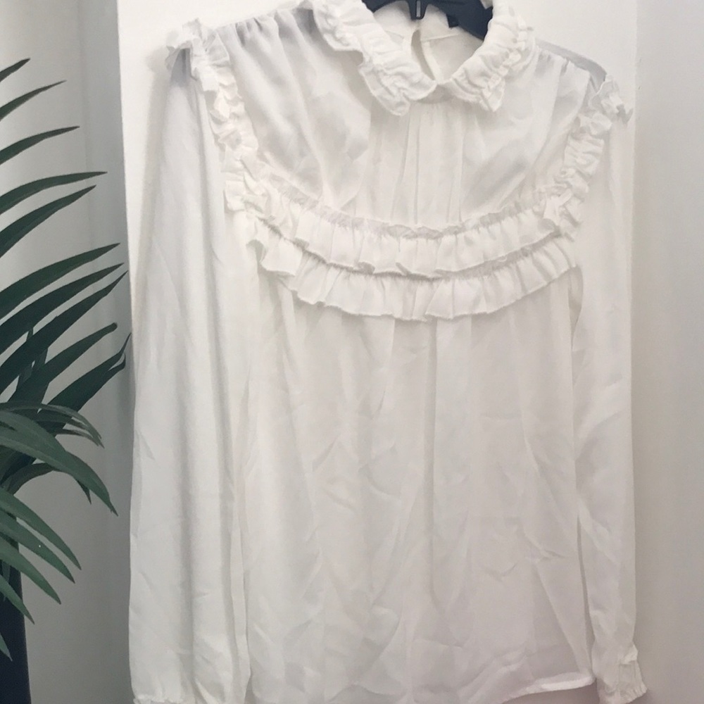 NWOT-Ruffles long sleeve blouse